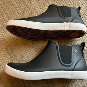BOGS waterproof booties size 9.